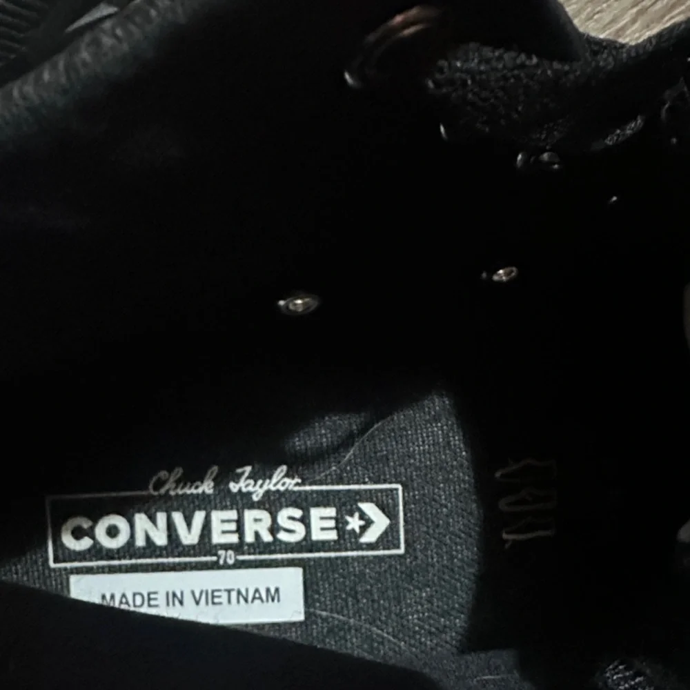Sleek Black and White High-Top Sneakers - Picture 7 of 8